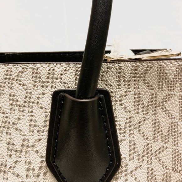 NWT Michael Kors Mercer Two Tone Signature Crossbody - Picture 9 of 16